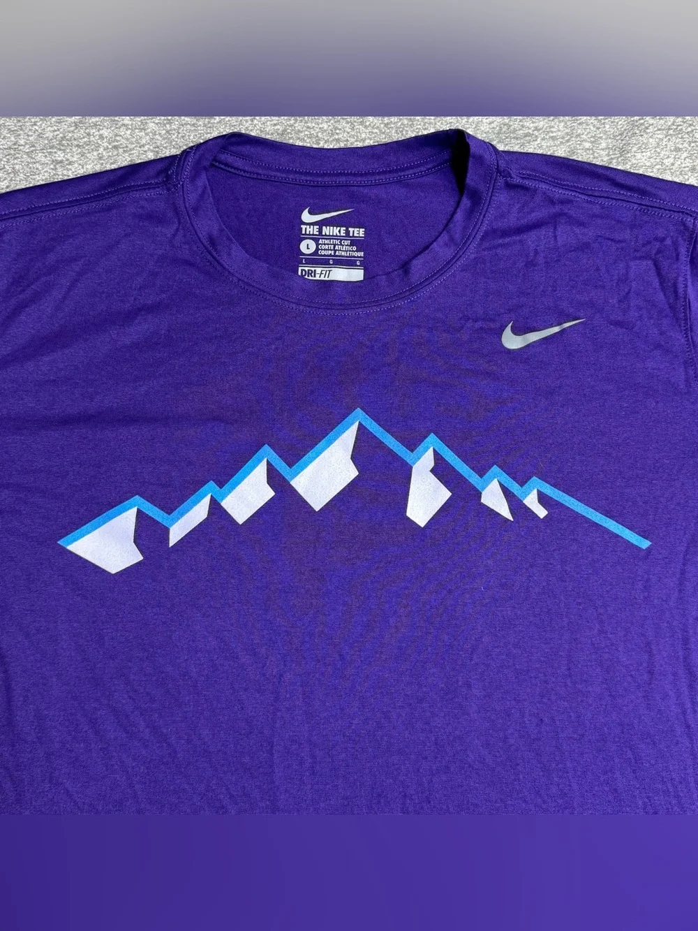 Nike Utah Jazz Dri-FIT Mountain Basketball Long-Sleeve Shirt Purple Athletic Fit